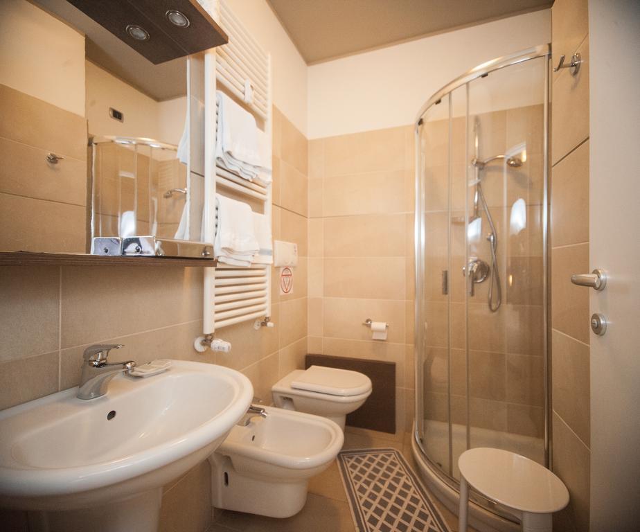 Albergo Sole Mariano Comense Exterior photo